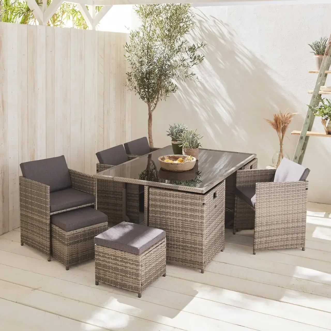 Table de jardin encastrable résine 10 places Vabo avec poufs et coussins