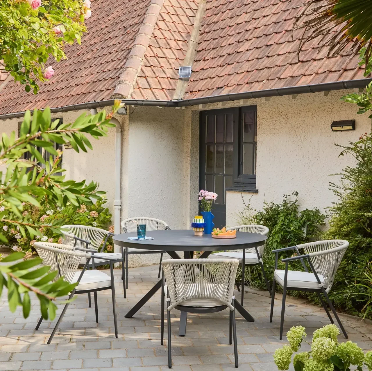 Table jardin ronde verre aluminium 6 places Orbis extérieur
