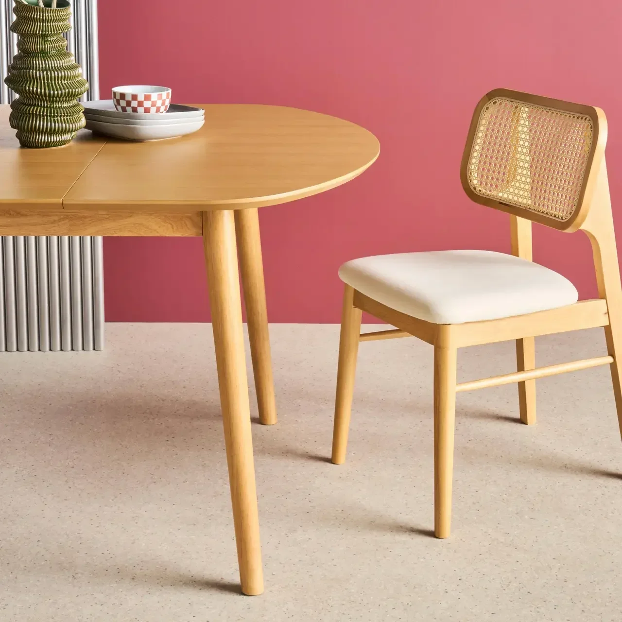 Oval extendable dining table solid rubberwood oak finish 4-6 seats Lisa