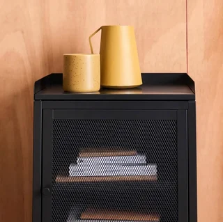 Table de nuit industrielle métal avec placard grillagé 1 porte