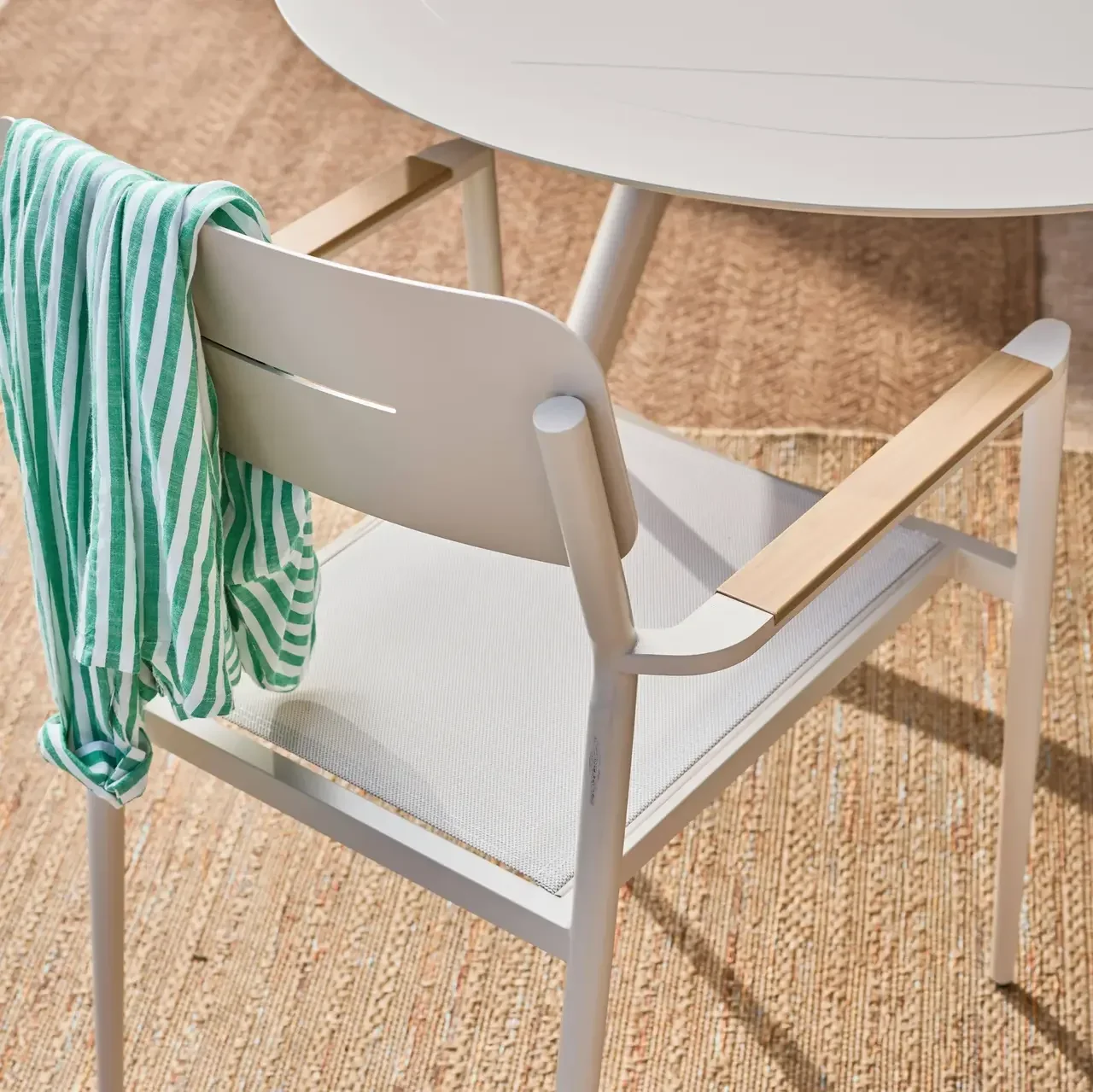 Table de jardin ovale extensible aluminium 6 places Metora Fira