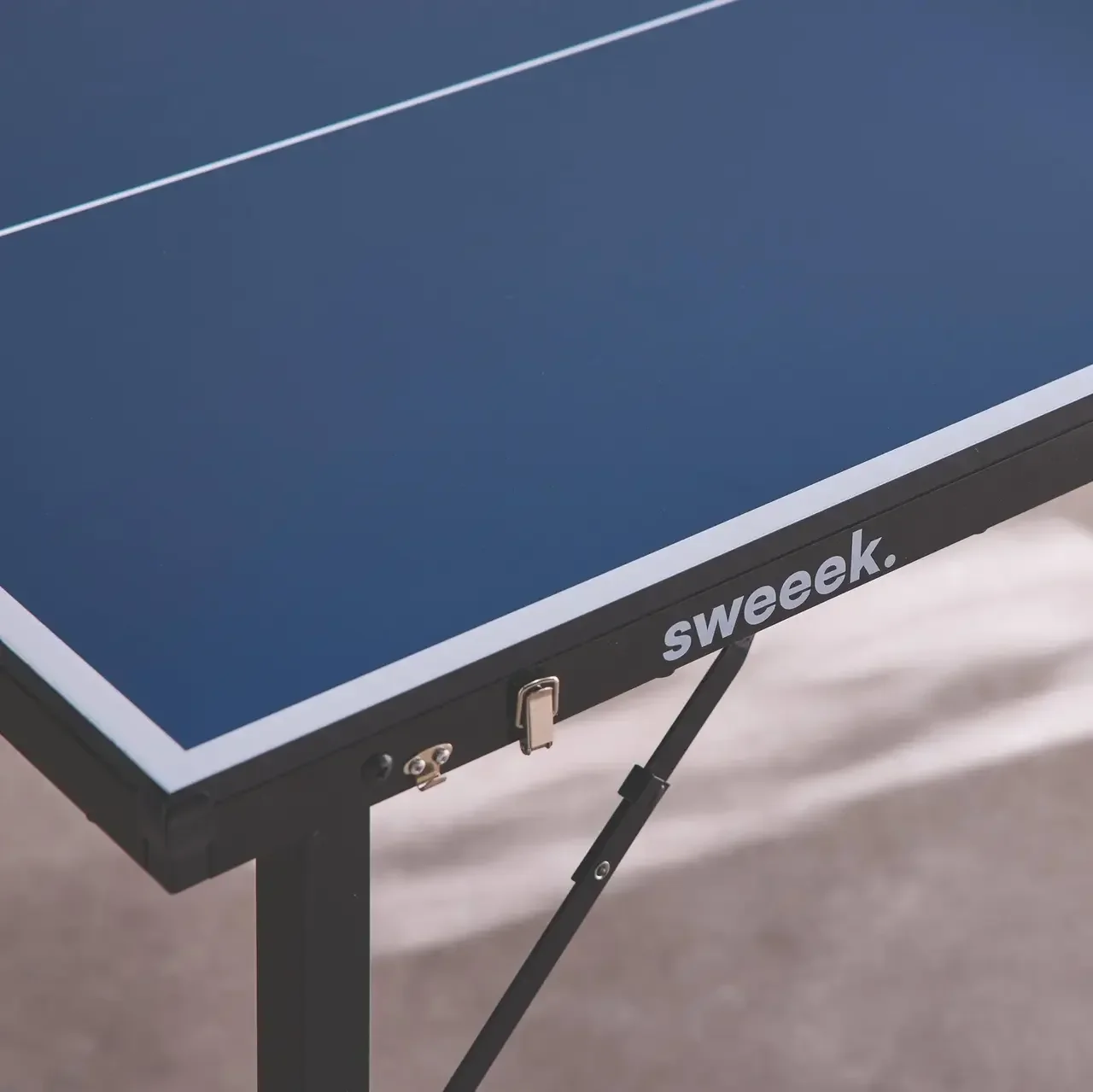 Table ping-pong compacte pliable intérieur avec raquettes et balles