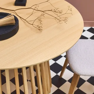 Table ronde 4 personnes bois sapin Ø120 cm style naturel contemporain