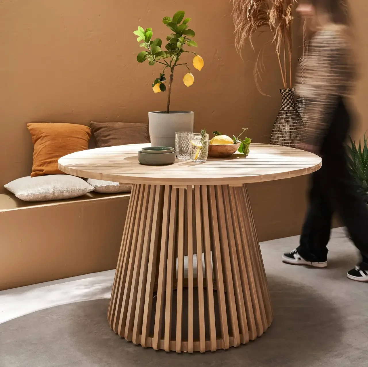 Solid acacia round garden table 4 seater patio outdoor Oviedo