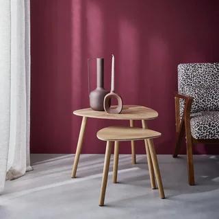 Set de 2 tables gigognes scandinaves en bois naturel design triangulaire