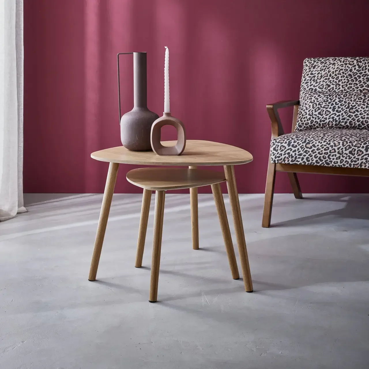 Set de 2 tables gigognes scandinaves en bois naturel design triangulaire