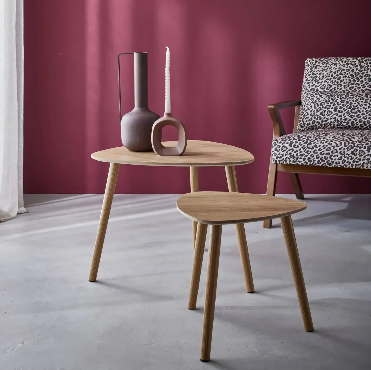 Set de 2 tables gigognes scandinaves en bois naturel design triangulaire