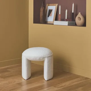 Tabouret design en laine bouclette blanc – style scandinave doux et cosy