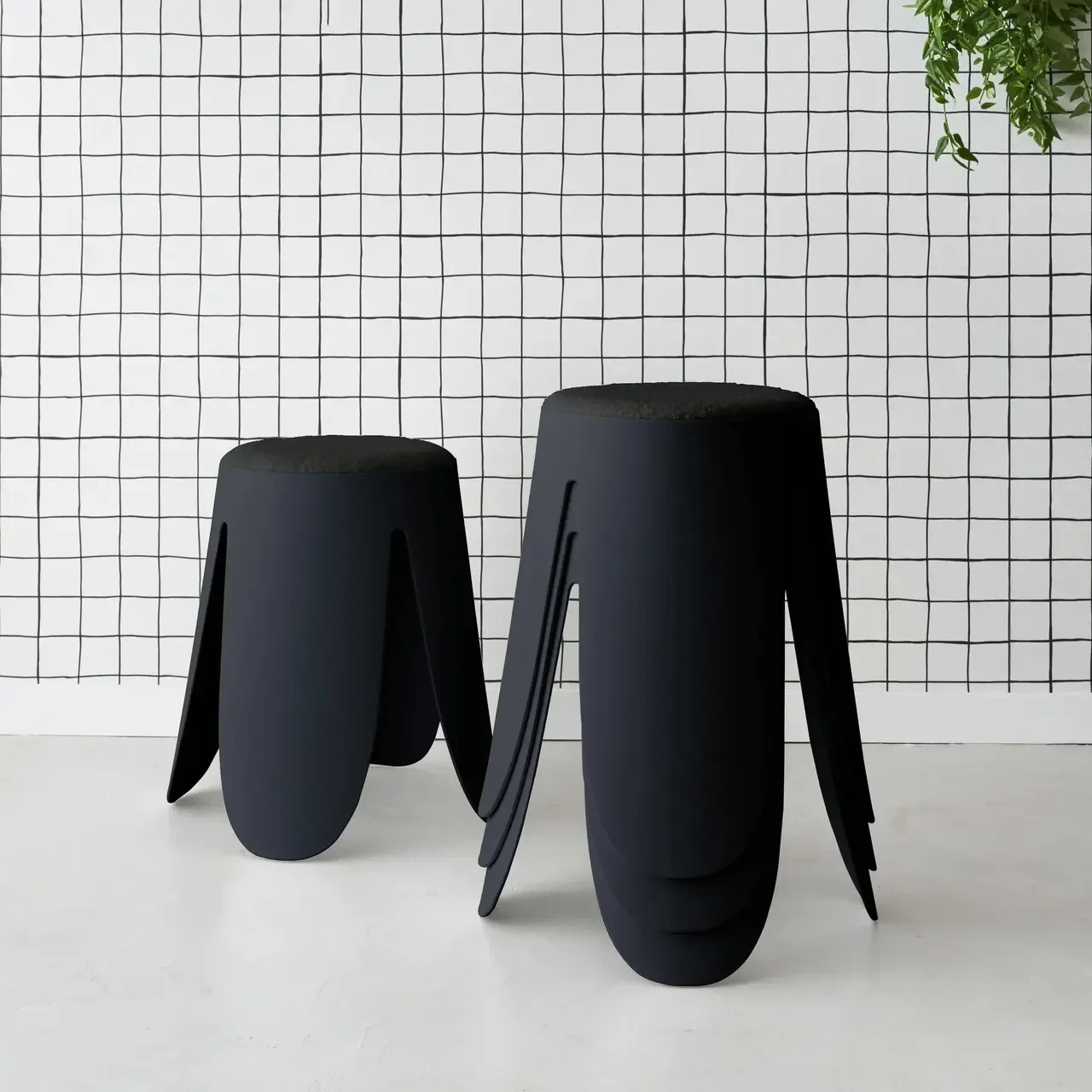 Tabouret bouclette empilable lot 4 Niki design fleur pieds arrondis