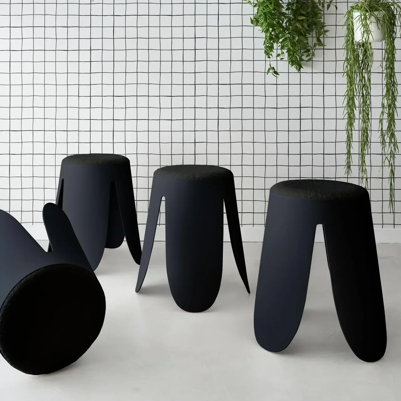 Tabouret bouclette empilable lot 4 Niki design fleur pieds arrondis