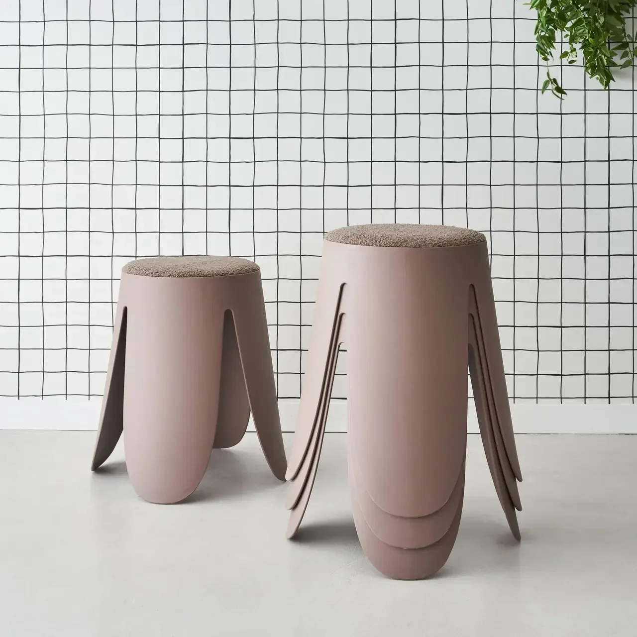 Tabouret bouclette empilable Niki lot 4 pièces design fleur