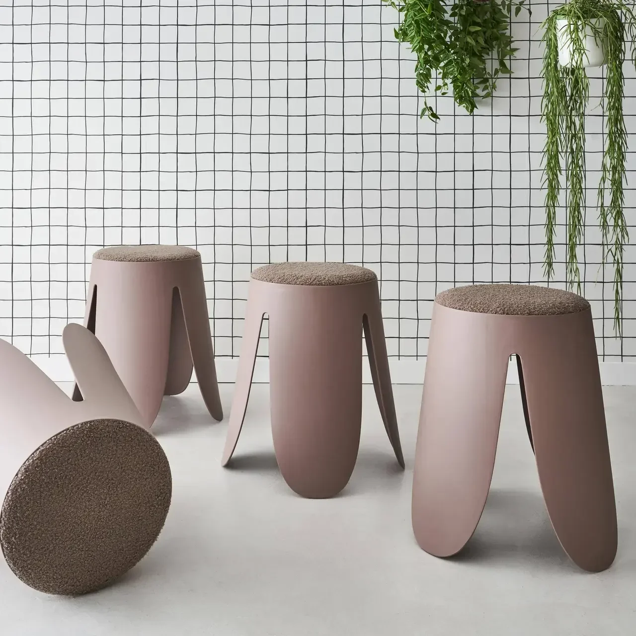 Tabouret bouclette empilable Niki lot 4 pièces design fleur