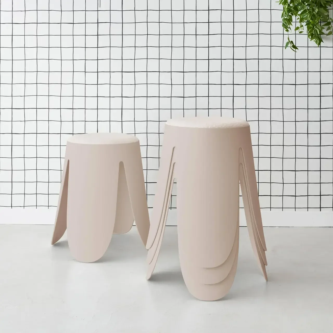 Tabouret empilable effet bouclette Niki lot 4 assise fleur