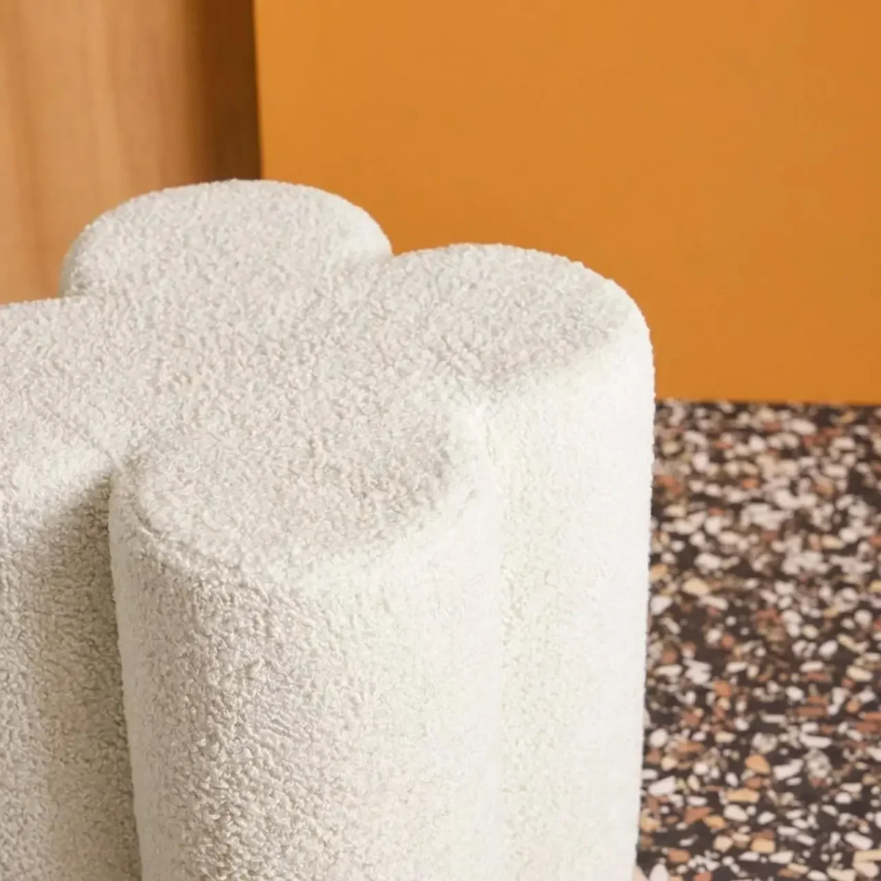 Tabouret pouf trèfle bouclette beige salon cosy