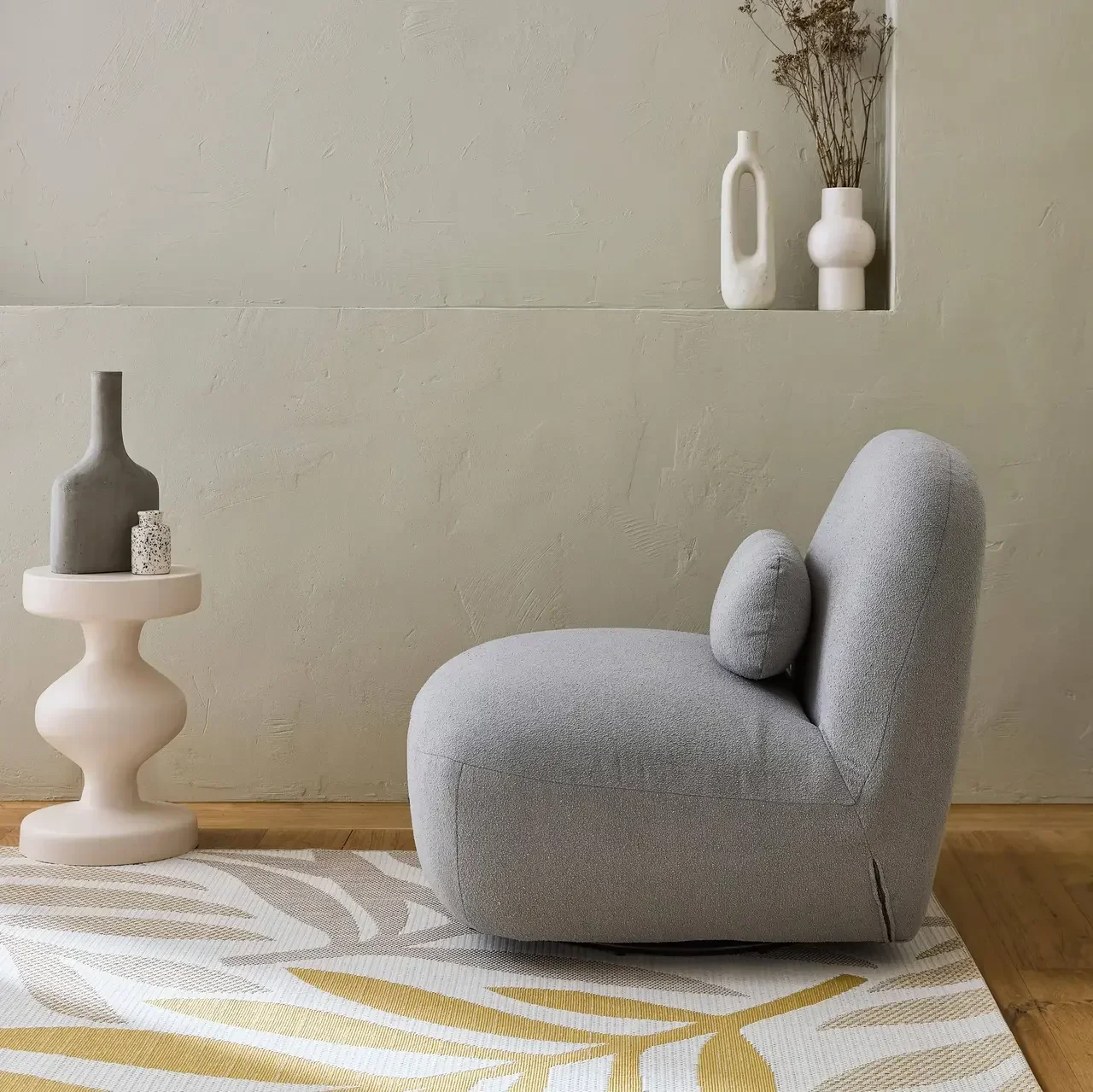 Tapis beige jaune moutarde motif feuillage intérieur extérieur plastique recyclé