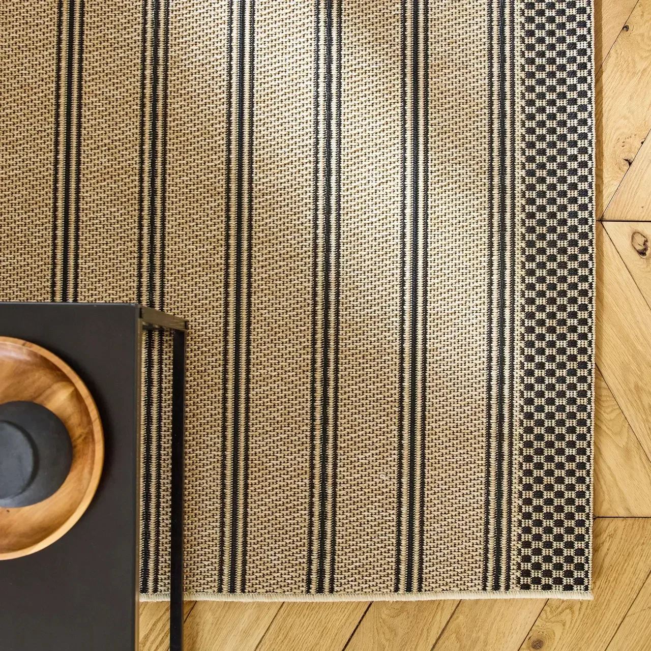 Tapis beige rayures noires effet jute intérieur extérieur résistant UV