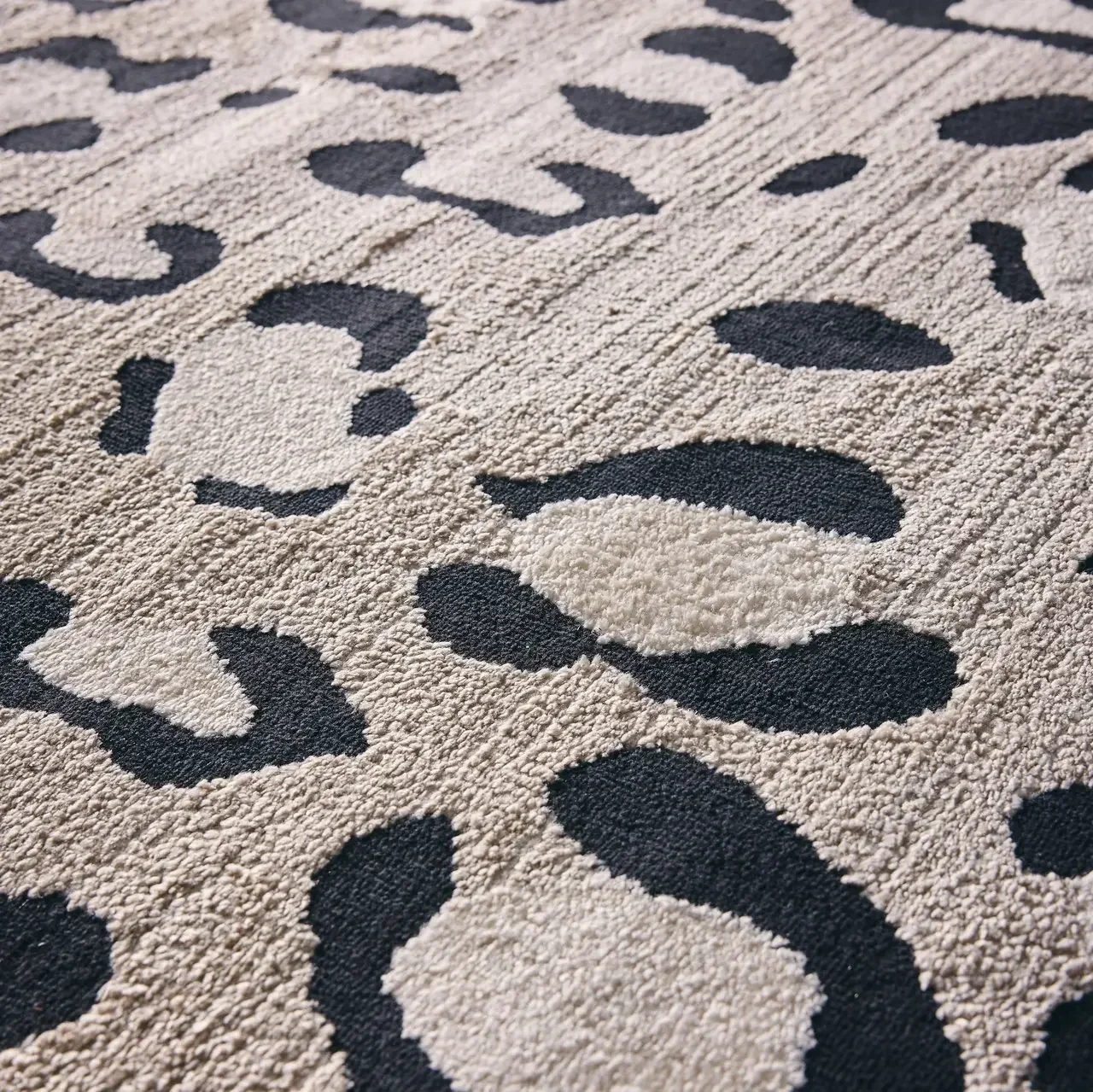 Beige Leopard Print Rug Wild Animal Pattern Soft and Trendy Indoor Carpet