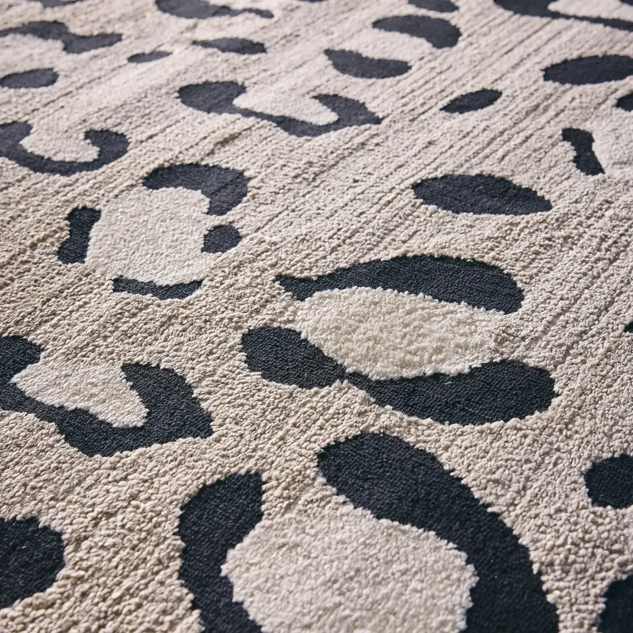 Beige leopard print rug - trendy and cozy living room bedroom decor