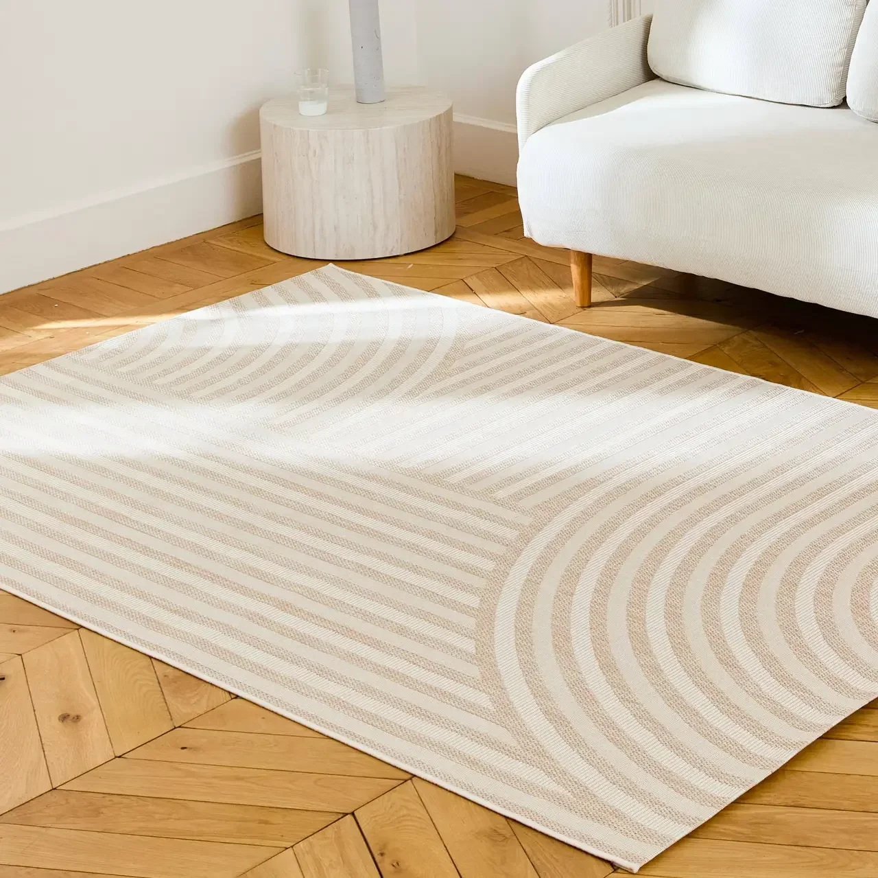Tapis beige motifs arches intérieur extérieur plastique recyclé