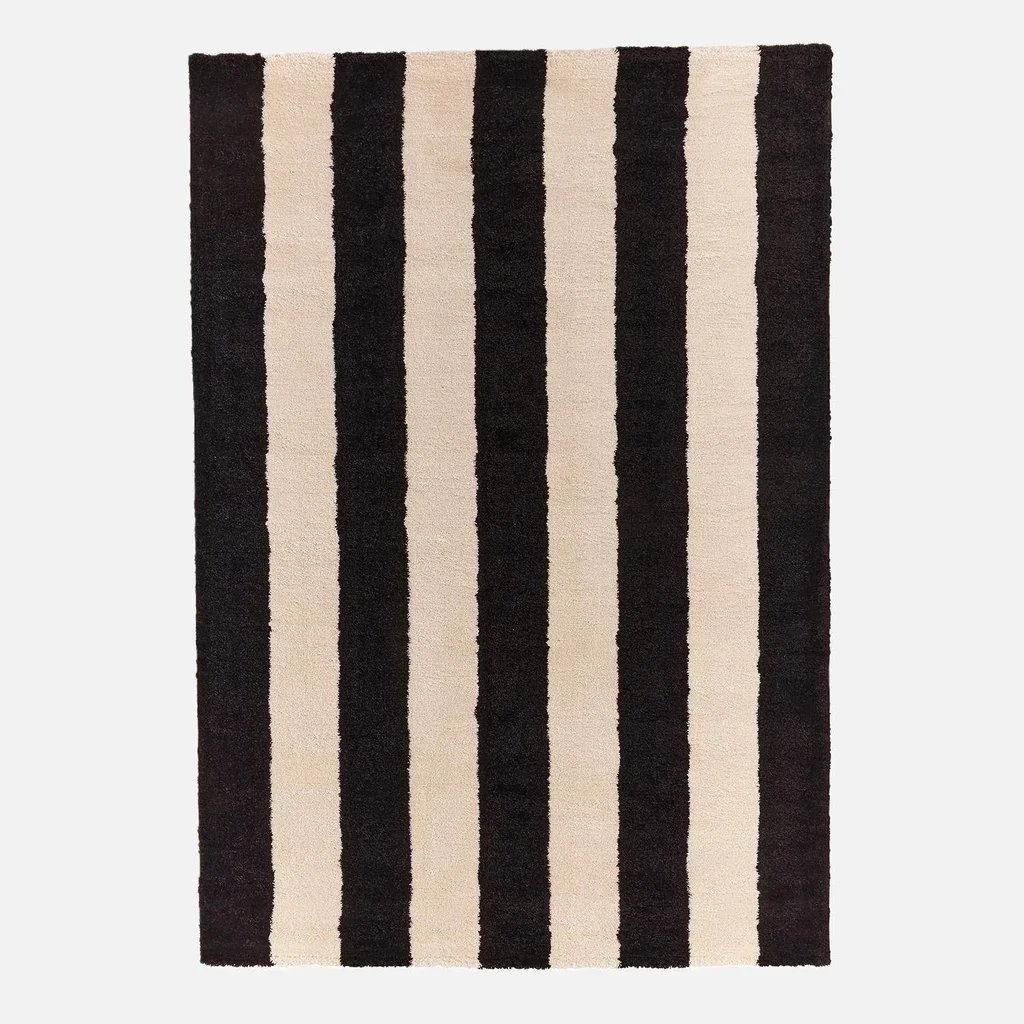 Tapis salon rayures noires et blanches Pablo doux design intemporel