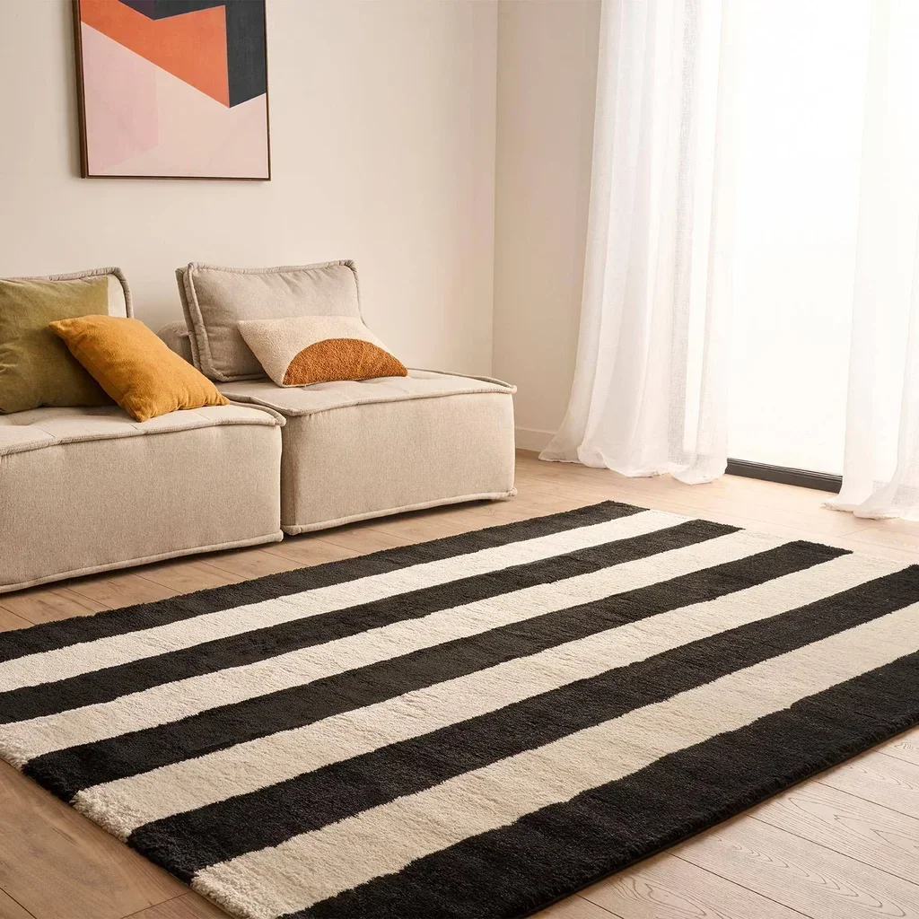 Tapis salon rayures noires et blanches Pablo doux design intemporel