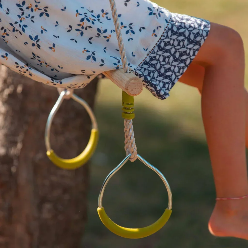 Trapèze bois massif anneaux métal portique extérieur enfants