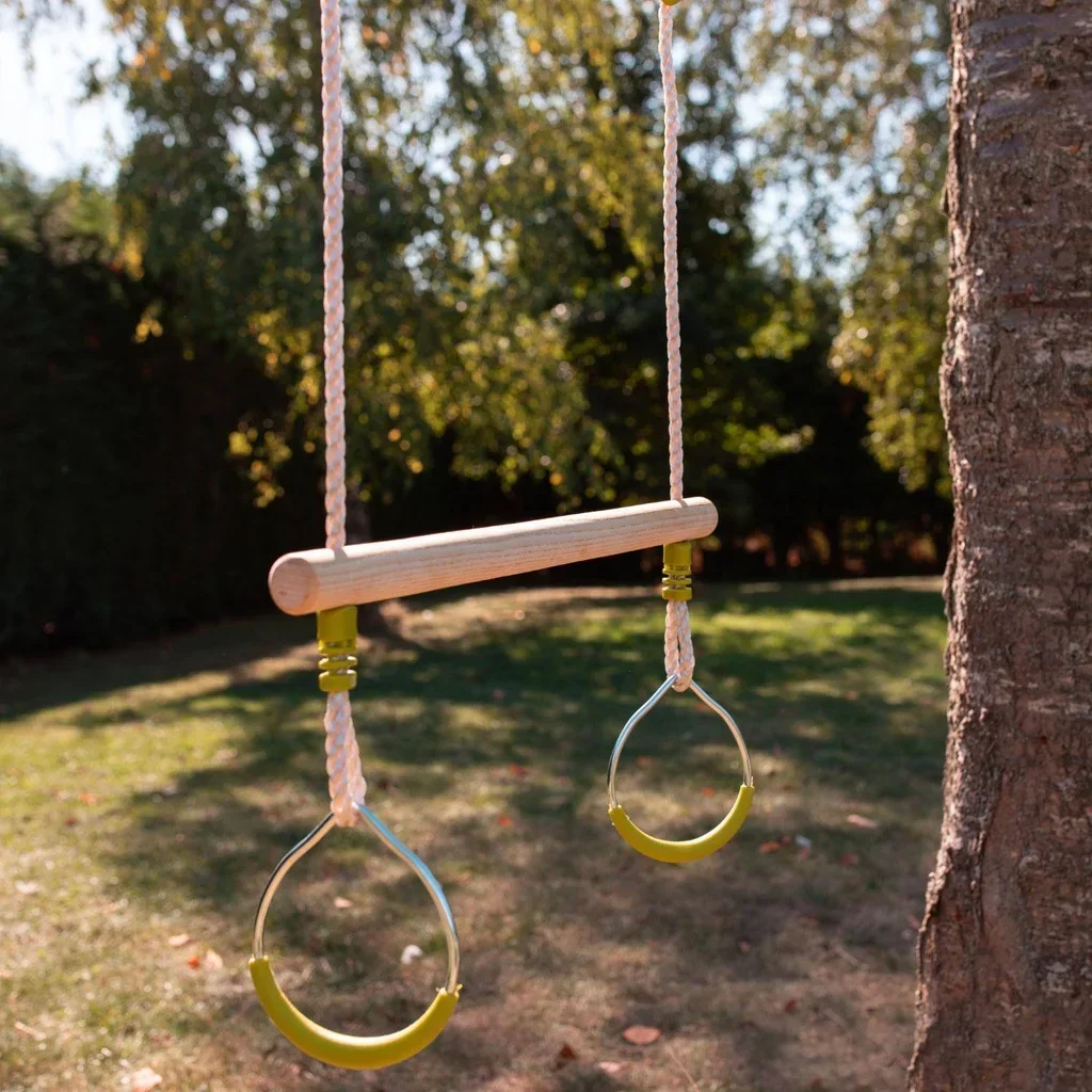 Trapèze bois massif anneaux métal portique extérieur enfants